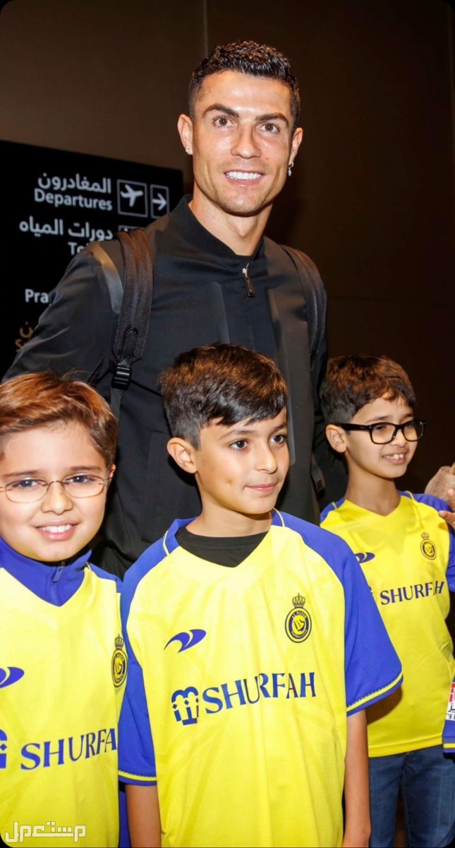وصول النجم العالمي كريستيانو رونالدو وعائلته إلى الرياض.. استقبال خاص