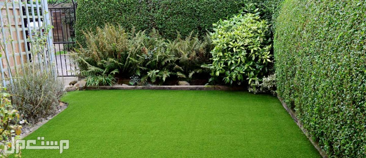 مميزات وعيوب العشب الصناعي في المنزل وكيفية المحافظة عليه العشب الصناعي في الحديقة