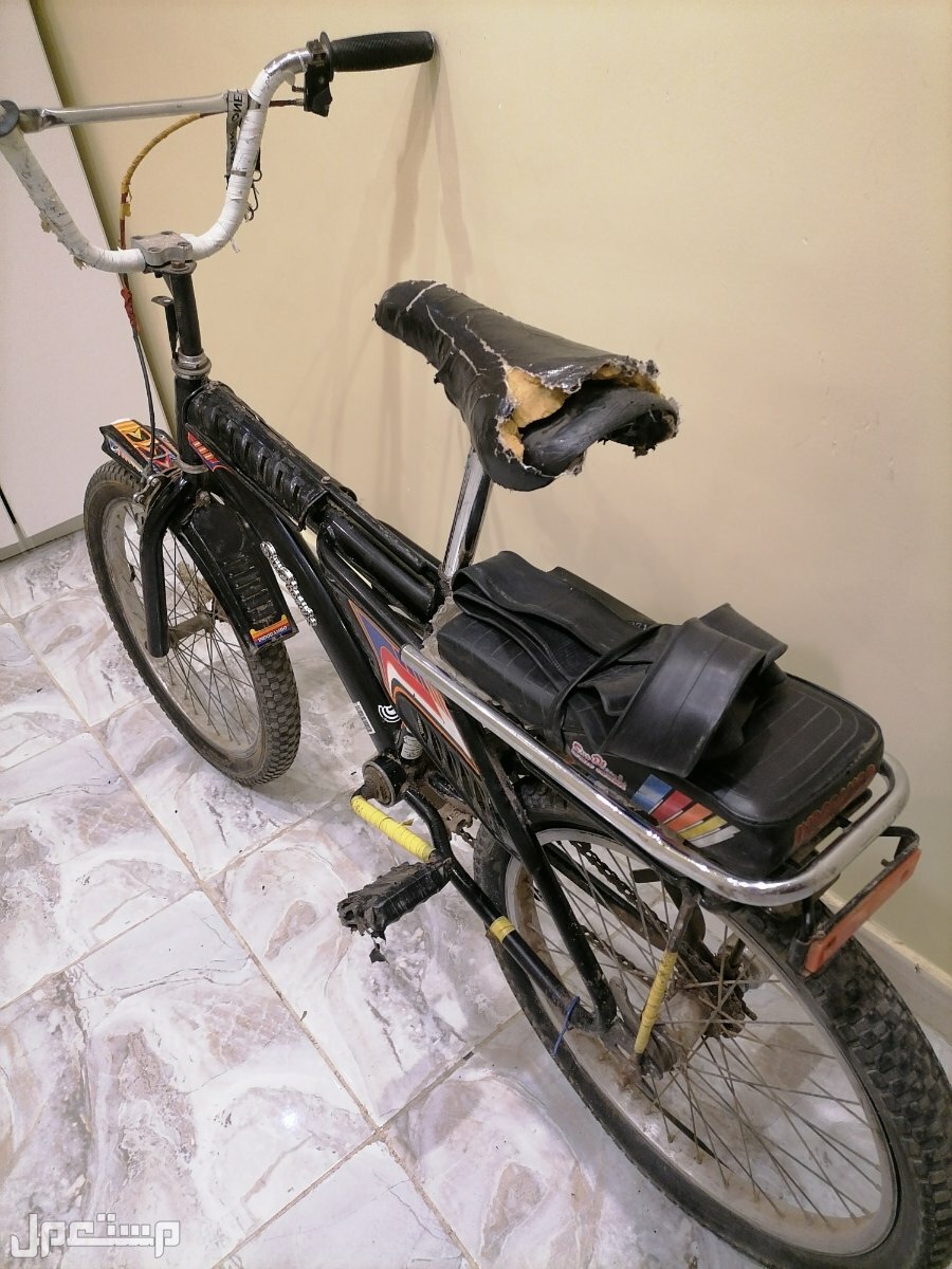 دراجة رامبو اندونوسي نظيفه مقاس 20 الكفر إلى ورا يبغلو لستك ونا اشتريت لستك لكن ما ركبته موجود في الصور لايوجد توصيل السعر 200