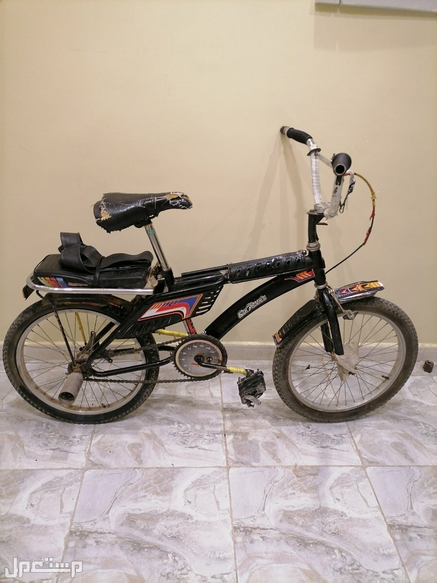 دراجة رامبو اندونوسي نظيفه مقاس 20 الكفر إلى ورا يبغلو لستك ونا اشتريت لستك لكن ما ركبته موجود في الصور لايوجد توصيل السعر 200