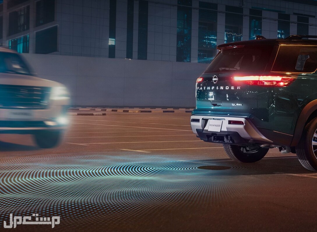 نيسان باثفايندر 2023 صور اسعار مواصفات وفئات تحذير السيّارات الخلفية في نيسان باثفايندر 2023