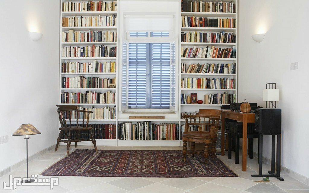 أفكار تصميم مكتبة منزلية ديكورات مبتكرة في الجزائر استخدام الخزائن في تصميم مكتبة منزلية