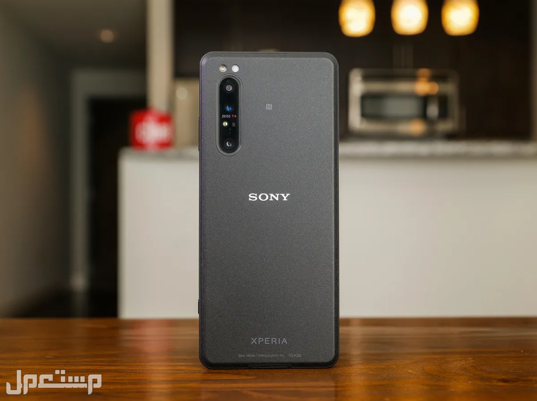 مقارنة هاتف سوني اكسبيريا برو Sony Xperia PRO مع ايفون 13 برو ماكس..أيهما يستحق الشراء؟
