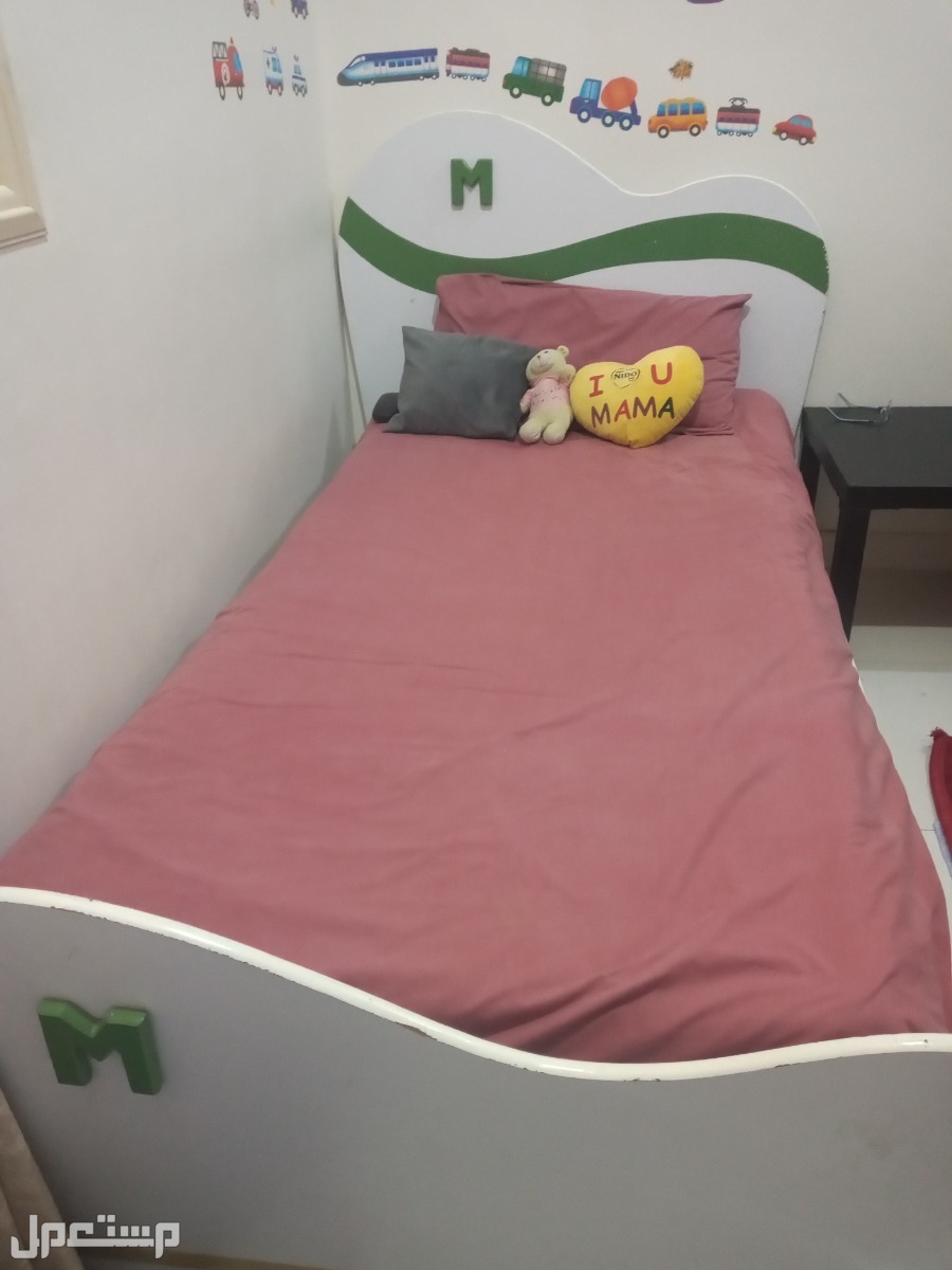 سرير مفرد مع مرتبة  في خميس مشيط بسعر 200 ريال سعودي قابل للتفاوض