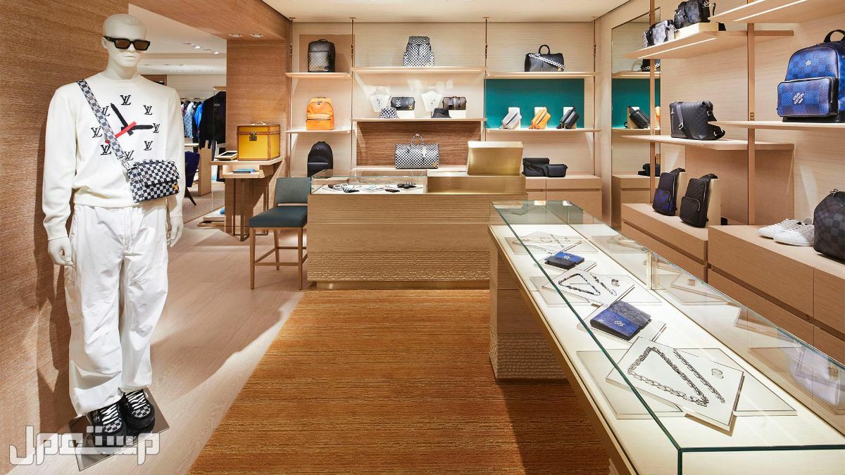 أشهر أزياء لويس فيتون  Louis Vuitton حقائب وشنط وساعات وجاكيت متجر لويس فيتون من الداخل