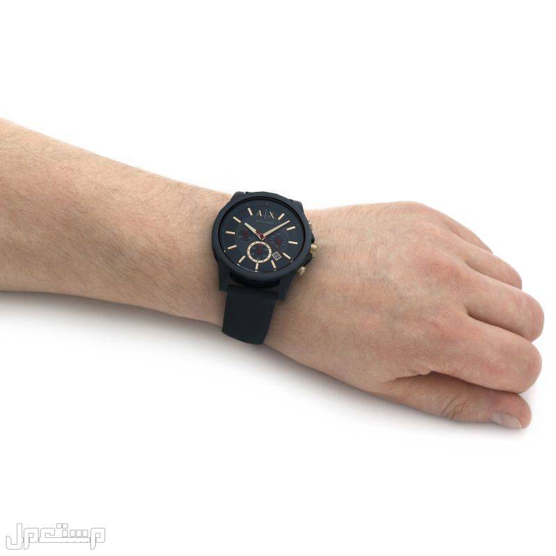 أفضل ساعات اون تايم الأصلية في عمان شكل ساعة اوتر بانكس كوارتز كرونوغراف في اليد