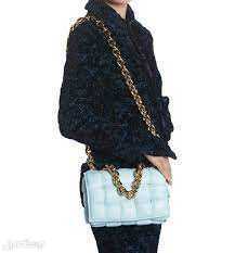 أفضل شنط بوتيغا حقيبة Chain Cassette in Nappa Bag باللون اللبني