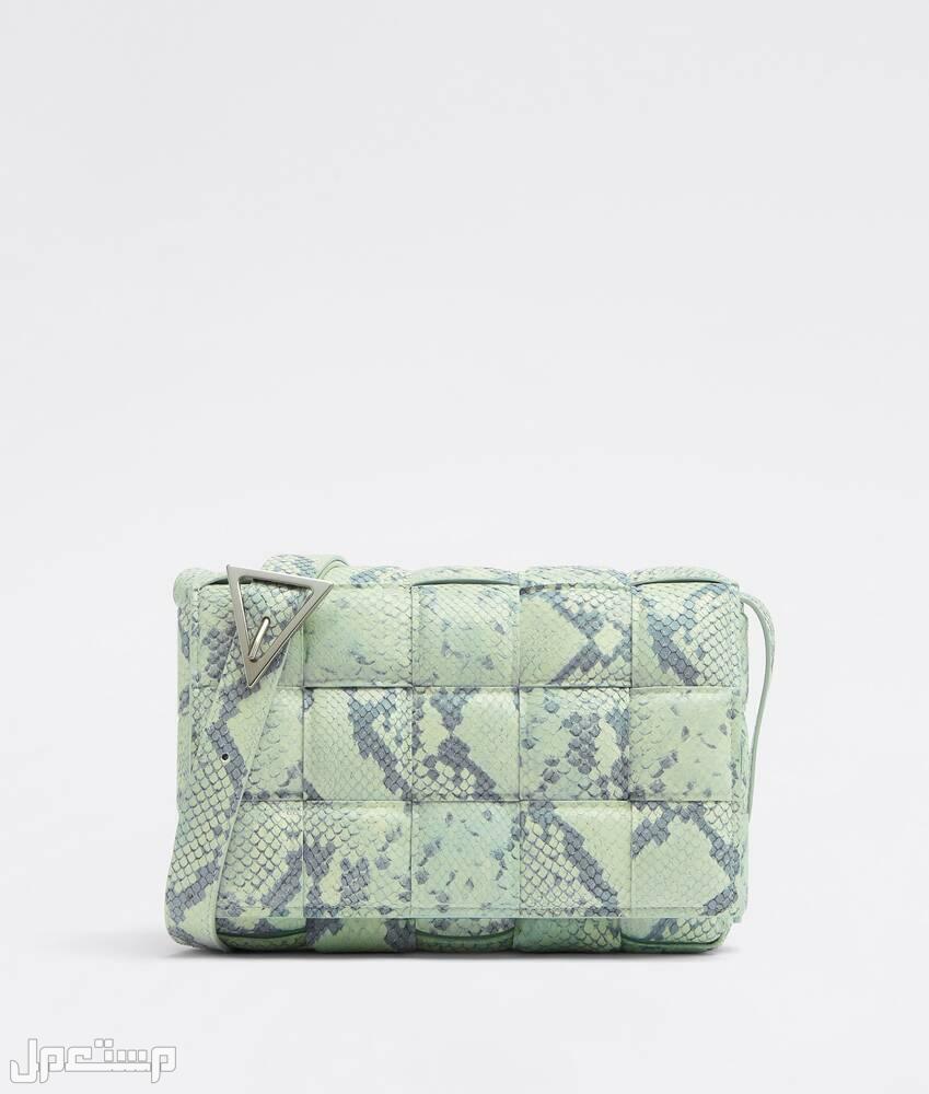 أفضل شنط بوتيغا حقيبة Padded Cassette Bag in Faded Python Print Leather Bag جلد التمساح