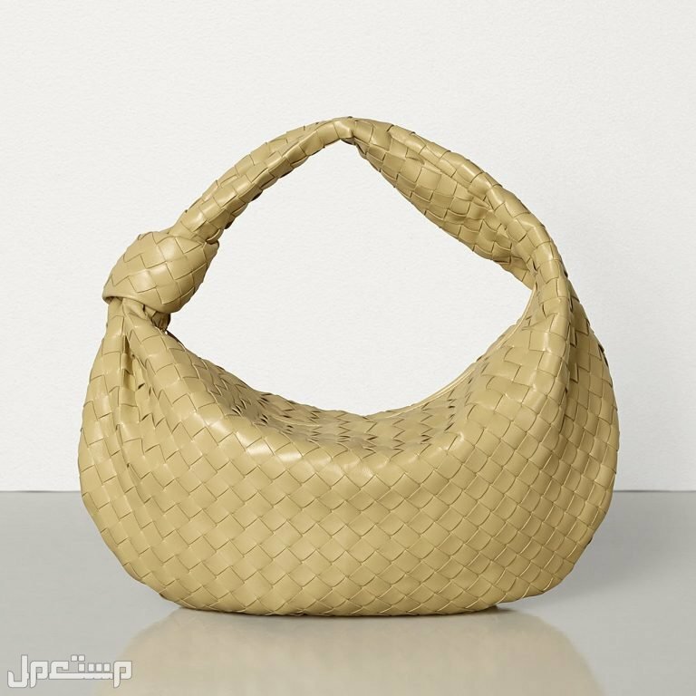 أفضل شنط بوتيغا حقيبة The Shoulder Pouch in Nappa Bag باللون الأصفر