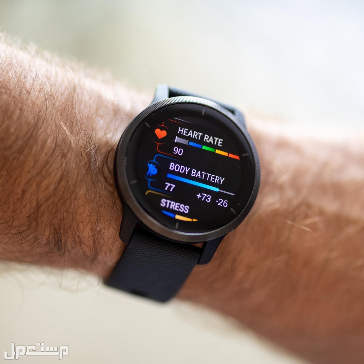 أفضل ساعة جارمن شكل ساعة Garmin Venu 2 في اليد