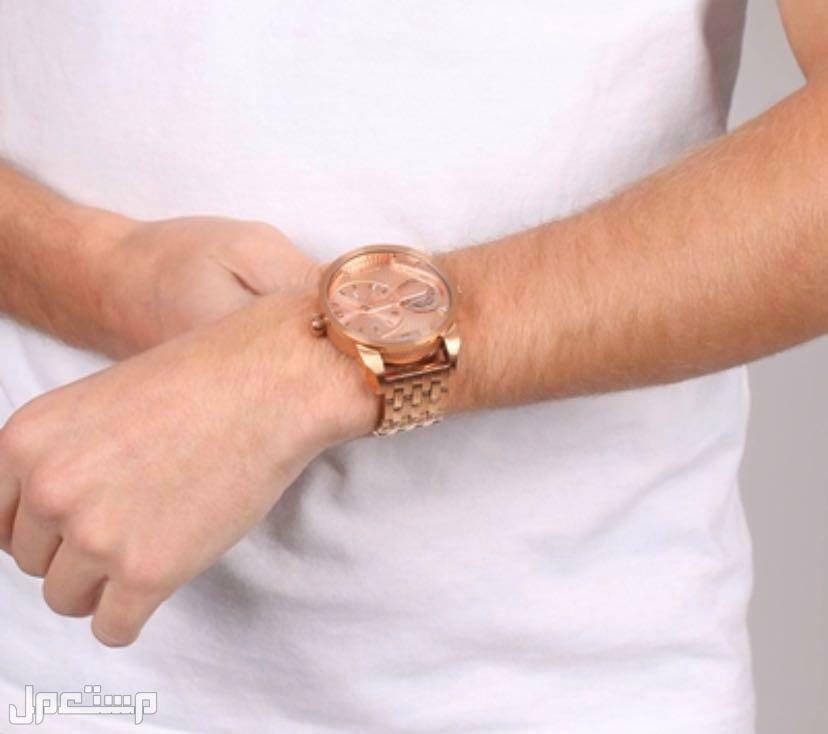 أشهر ساعات ديزل شكل ساعة Mini Daddy Multifunction Rose Gold-Tone Stainless Steel Watch في اليد
