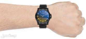 أشهر ساعات ديزل شكل ساعة D-48 Three-Hand Black Stainless Steel Watch في اليد