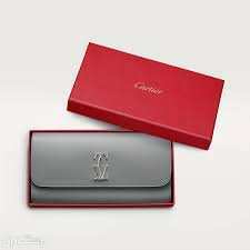 أفضل محافظ كارتير النسائية في 2023 محفظة DOUBLE C DE CARTIER باللون الرصاصي