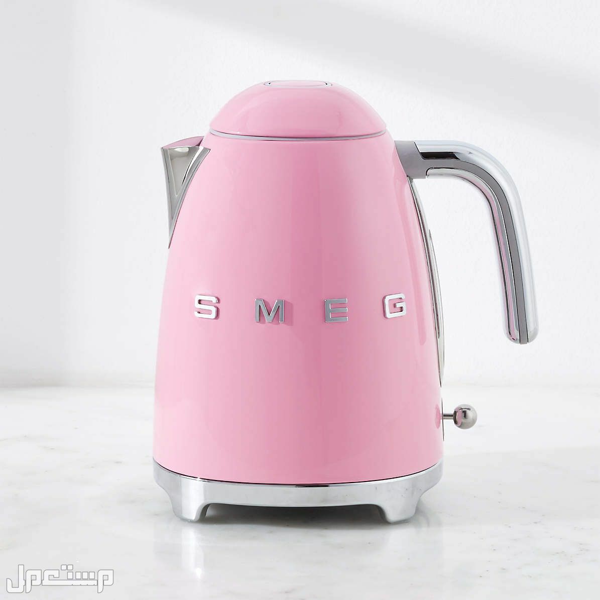 أفضل غلايات ماء صحية في 2023 في الإمارات العربية المتحدة smeg-pink-electric-kettle
