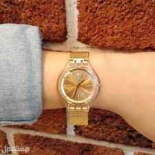 أفضل ساعات سواتش للبيع 2023 شكل ساعة SWATCH SVUK101Mفي اليد