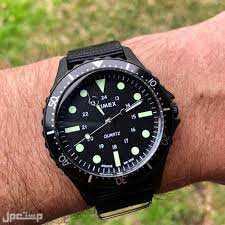 أفضل ساعات كوارتز لعام 2023 شكل ساعة TIMEX ARCHIVE NAVI HARBOR WATCH في اليد