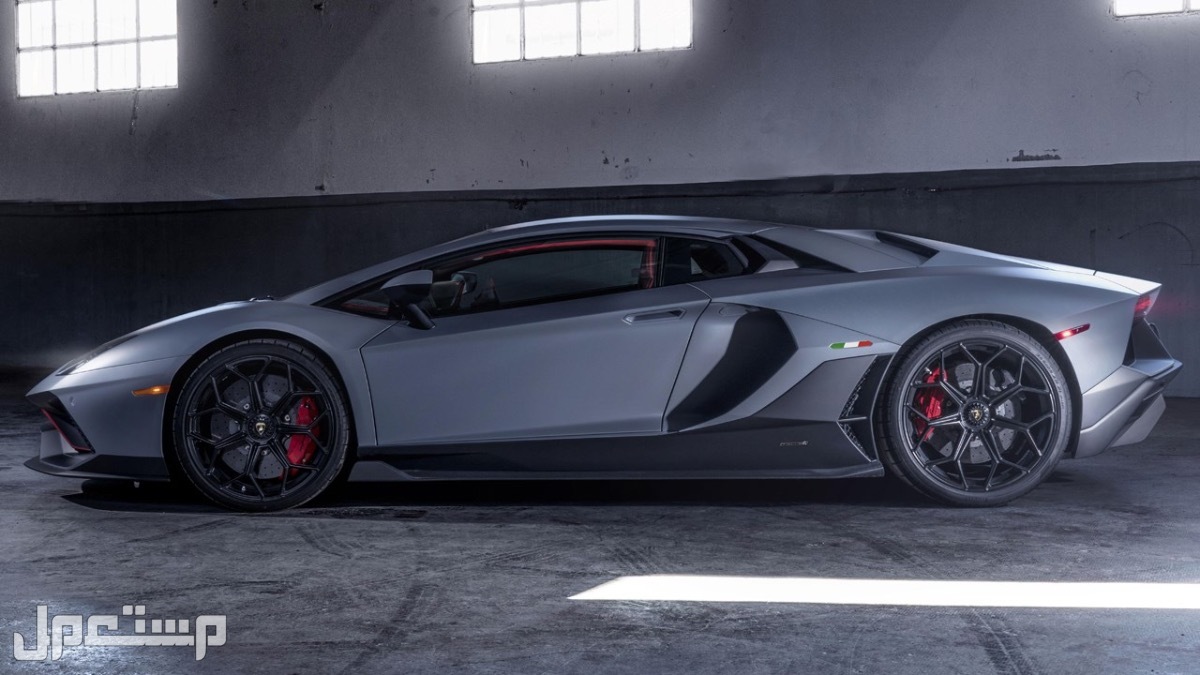 سيارة لامبورجيني افينتادور 2023 جميع المواصفات والصور لامبورجيني افنتادور  2023 Lamborghini aventador