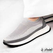 أشهر أحذية الطواش حذاء طواش باللون الرصاصي