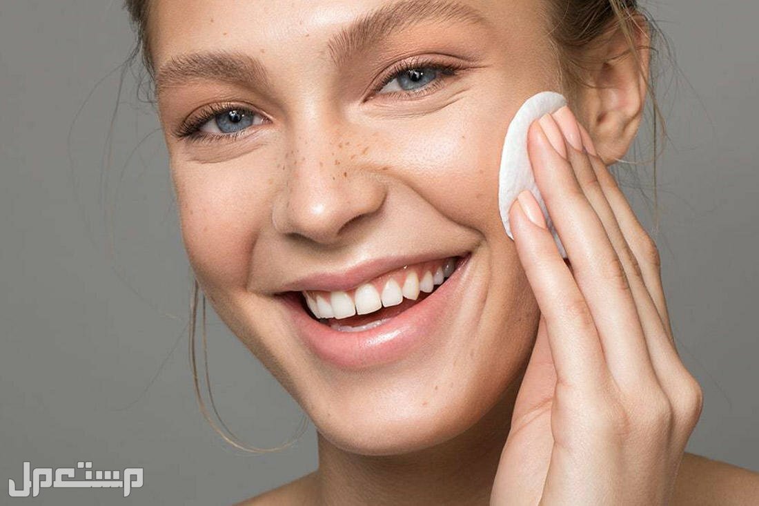 أفضل تونر للبشرة الدهنية وحب الشباب لعام 2023 طريقة وضع تونر CLARINS