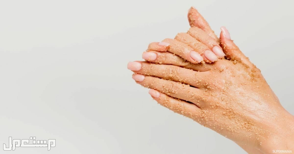 طرق العناية باليدين تقشير الجلد الميت