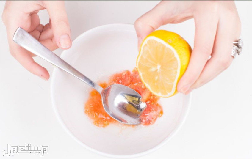 طرق العناية باليدين وصفة الطماطم والليمون