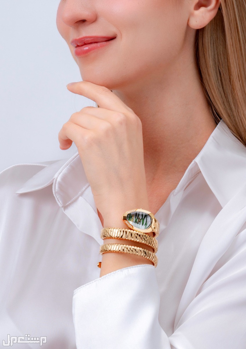 مواصفات وأسعار ساعات جست كفالي لعام 2023 شكل ساعة Serpente taglio Yellow Gold Green في اليد