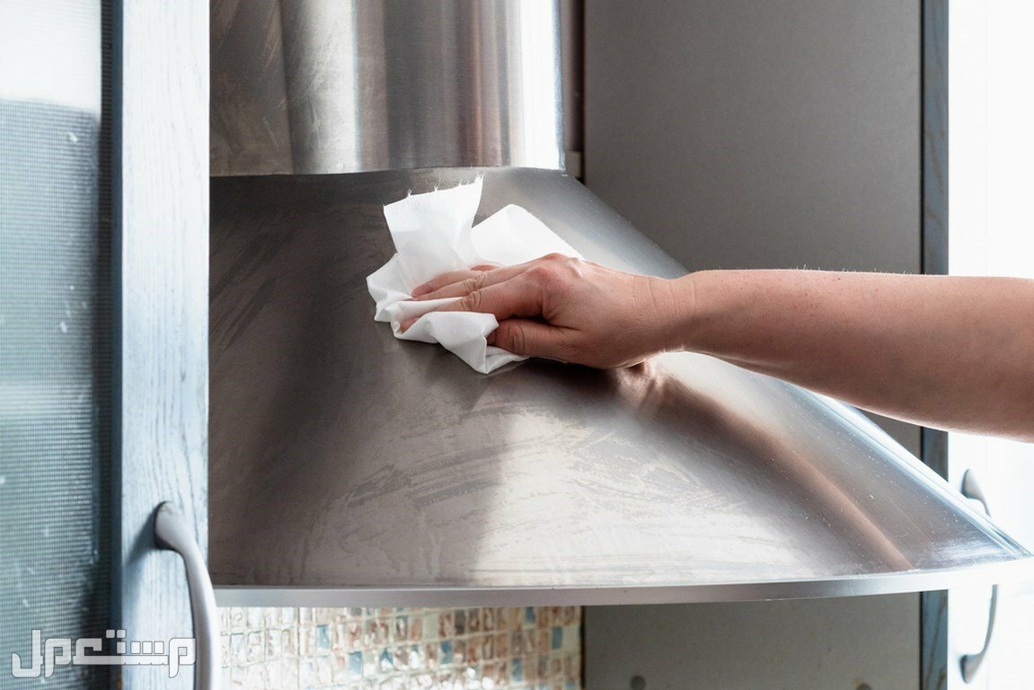 أفضل 3 مواد لتنظيف أسطح الستانلس ستيل وتلميعها السائل الجلي
