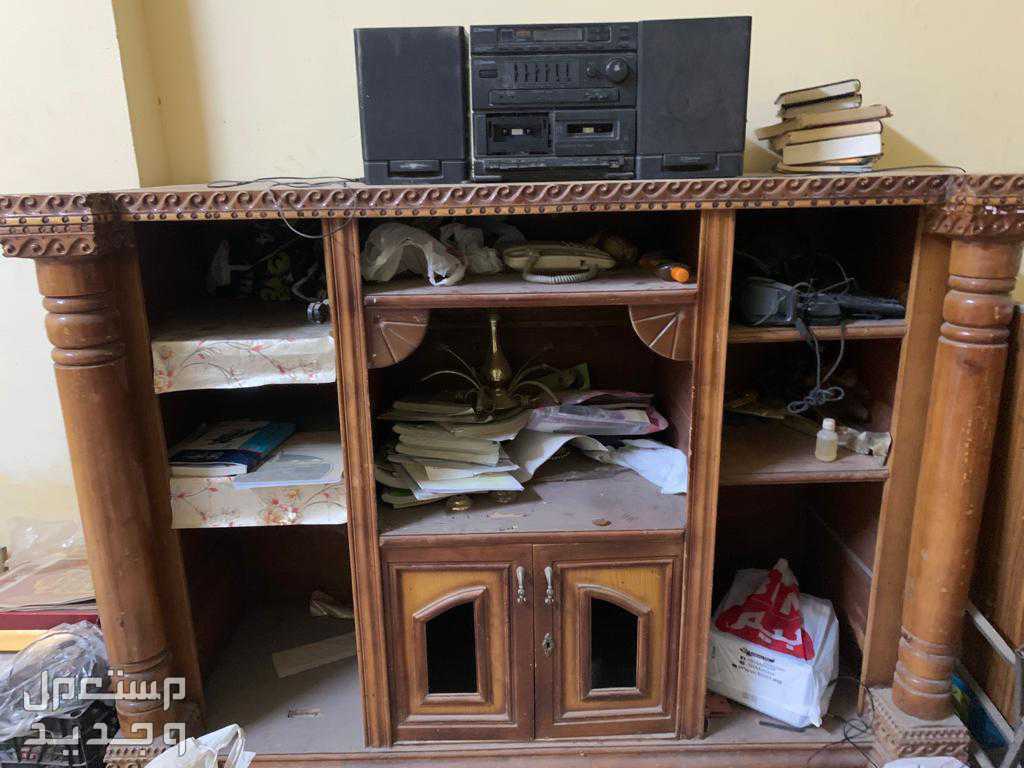 ترابيزة تليفزيون ومكتبة  في الهرم بسعر ألف جنيه مصري