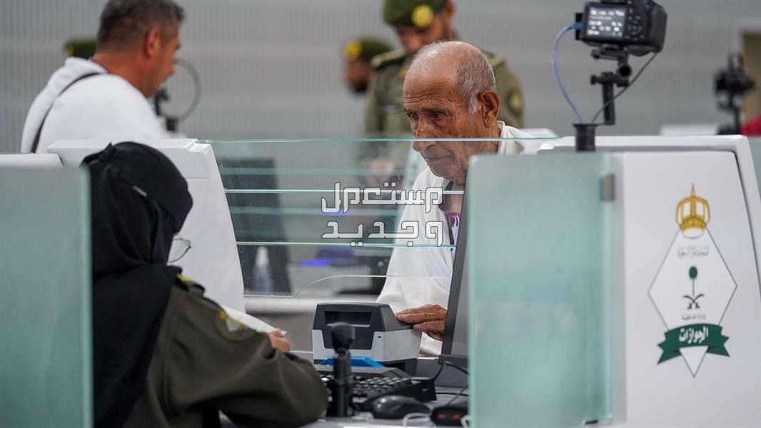 للمرة الأولى.. الجوازات تبدأ بتطبيق استخدام كاميرات التوثيق في مطاري جدة والمدينة في السودان تطبيق كاميرات التوثيق