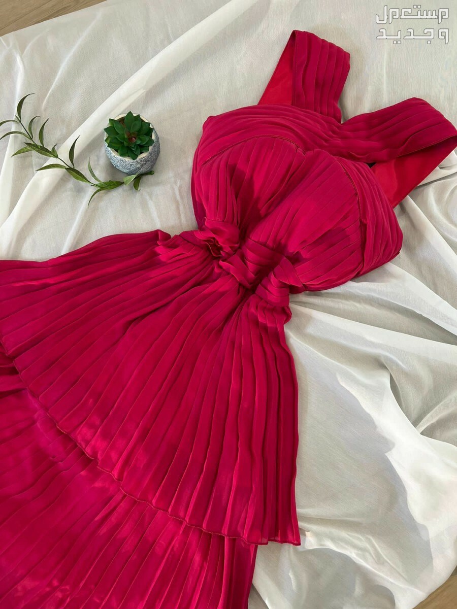 فستان سهره لون مميز بتصميم انيق ماركة في الرياض بسعر 260 ريال سعودي
