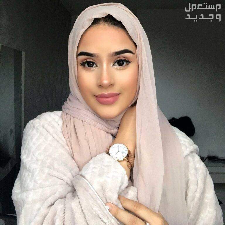 ألوان الحجاب الأساسية التي يجب أن تكون في خزانتك حجاب وردي فاتح
