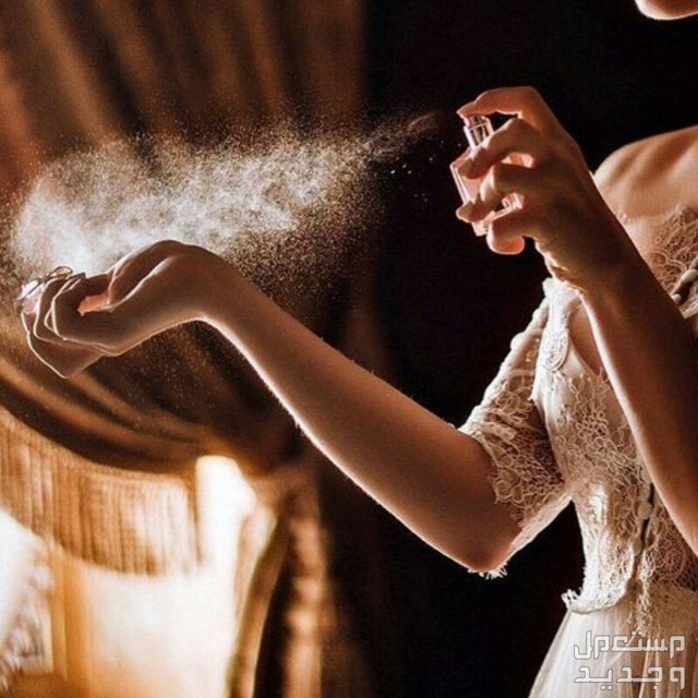 أفضل معطر جسم للنساء رش المعطر على اليد