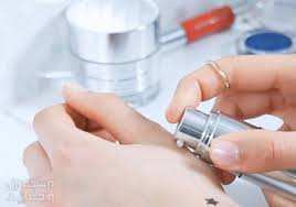 أفضل أنواع سيروم هيالورنيك أسيد للبشرة قوام سيروم Clinique Smart Custom Repair Serum