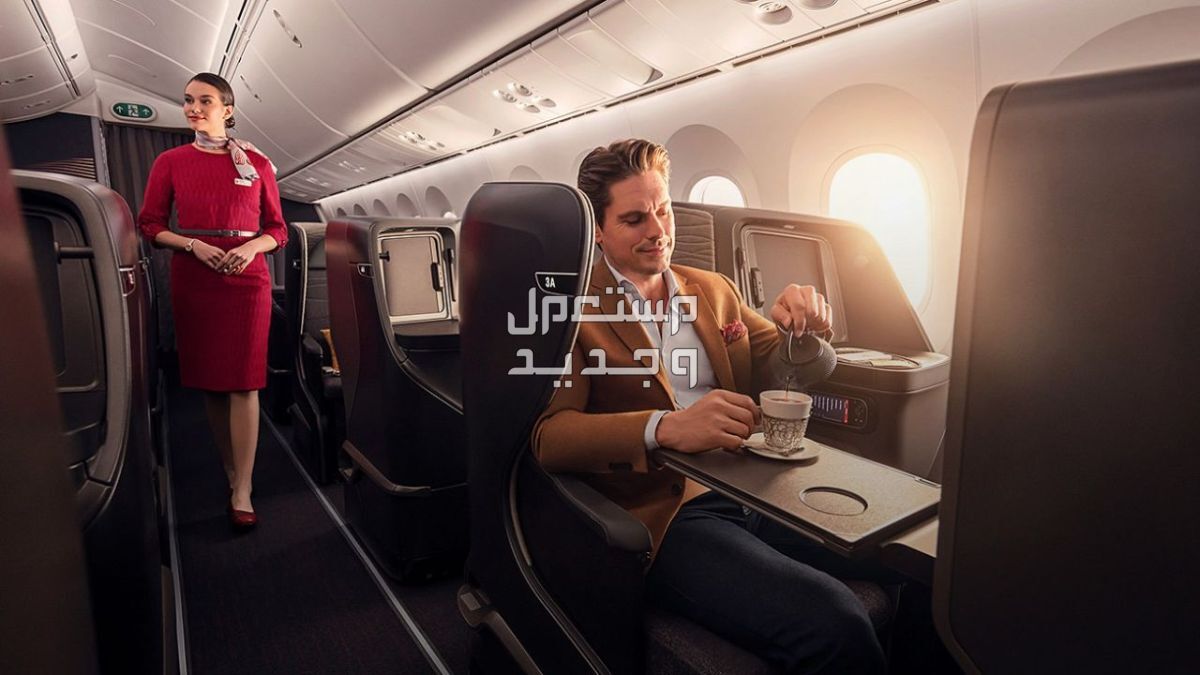 ارخص تذاكر طيران يمكنك الحصول عليها بهذه الحيل رجل يجلس في الطائرة