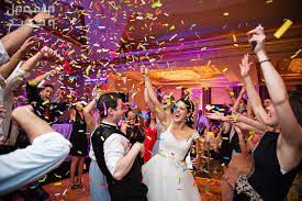 حفل زفاف نصائح للتوفير وتقليل التكاليف فرحة عروسين يوم الزفاف