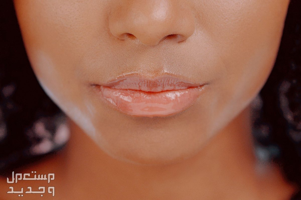 ماركات أفضل ليب قلوس ملمع للشفاه شكل ملمع ايلف على الشفاه