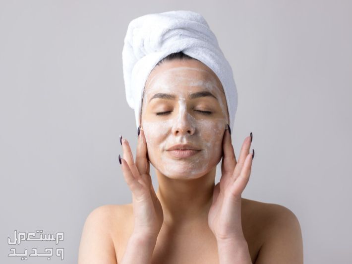 أفضل أنواع مقشر نيتروجينا شكل مقشر Neutrogena deep clean invigorating على الوجه