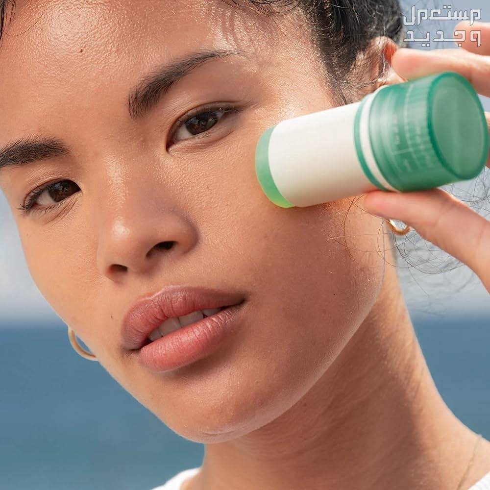 إليكِ خصائص أفضل سيروم ستيك لترطيب البشرة طريقة تطبيق سيروم HERO COSMETICS \Force Shield Superfuel Serum Stick