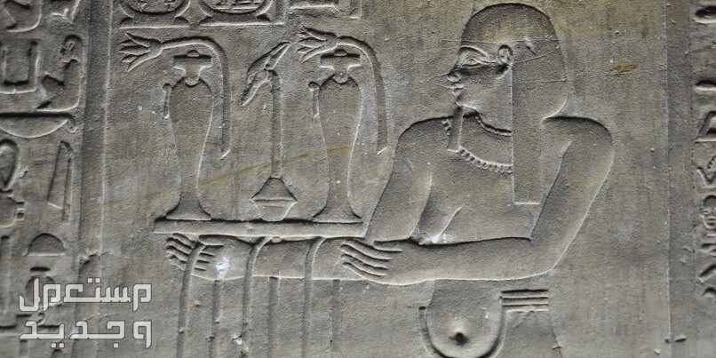مساج فرعوني.. ابرز فوائده ومتى يجب عليك تجنبه صورة لمساج فرعوني على حائط معبد