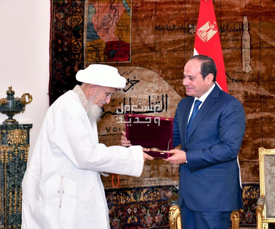 طائفة البهرة.. من هم وما هي معتقداتهم الدينية واصولهم التاريخية الرئيس السيسي يمنح سلطان طائفة البهرة وشاح النيل