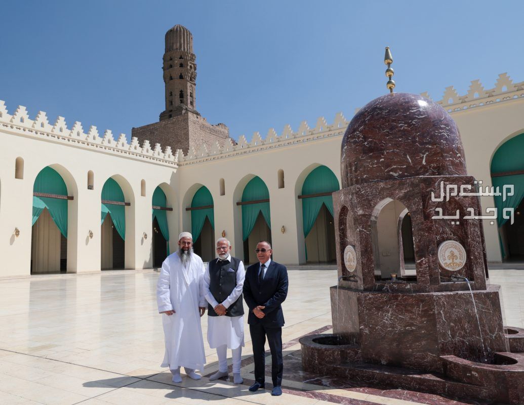 طائفة البهرة.. من هم وما هي معتقداتهم الدينية واصولهم التاريخية طائفة البهرة في مسجد الحاكم بامر الله في مصر