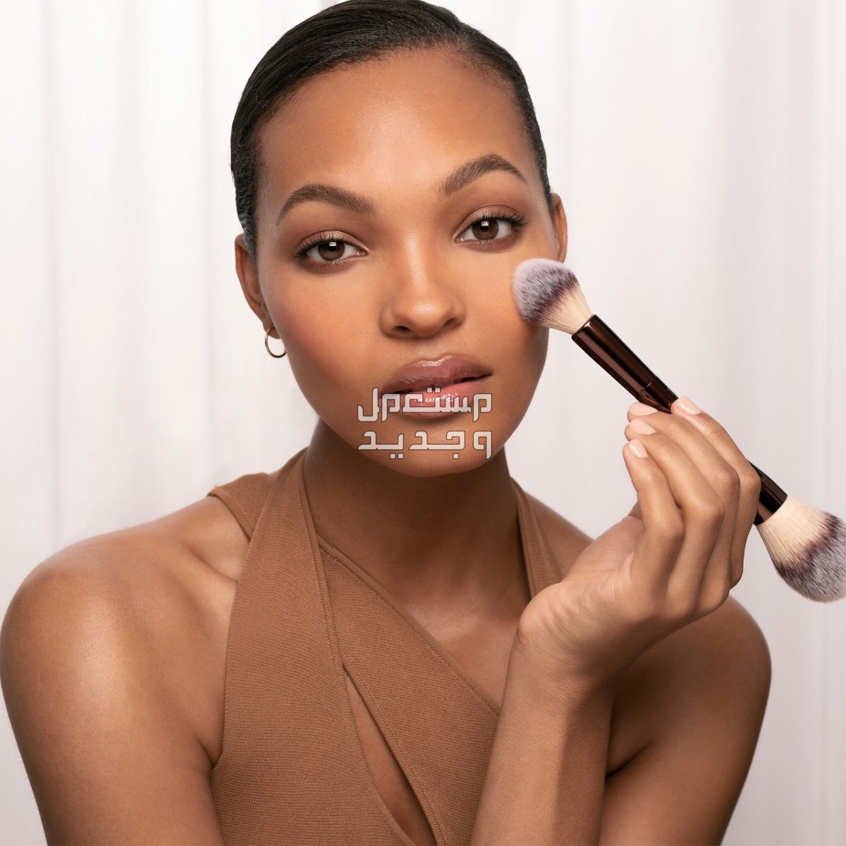 مميزات وعيوب أفضل لوس باودر للبشرة الدهنية طريقة وضع باودر HOURGLASS veil translucent setting powder على الوجه