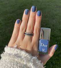 أفضل أنواع المناكير وأغلاها مناكير dior باللون الأزرق