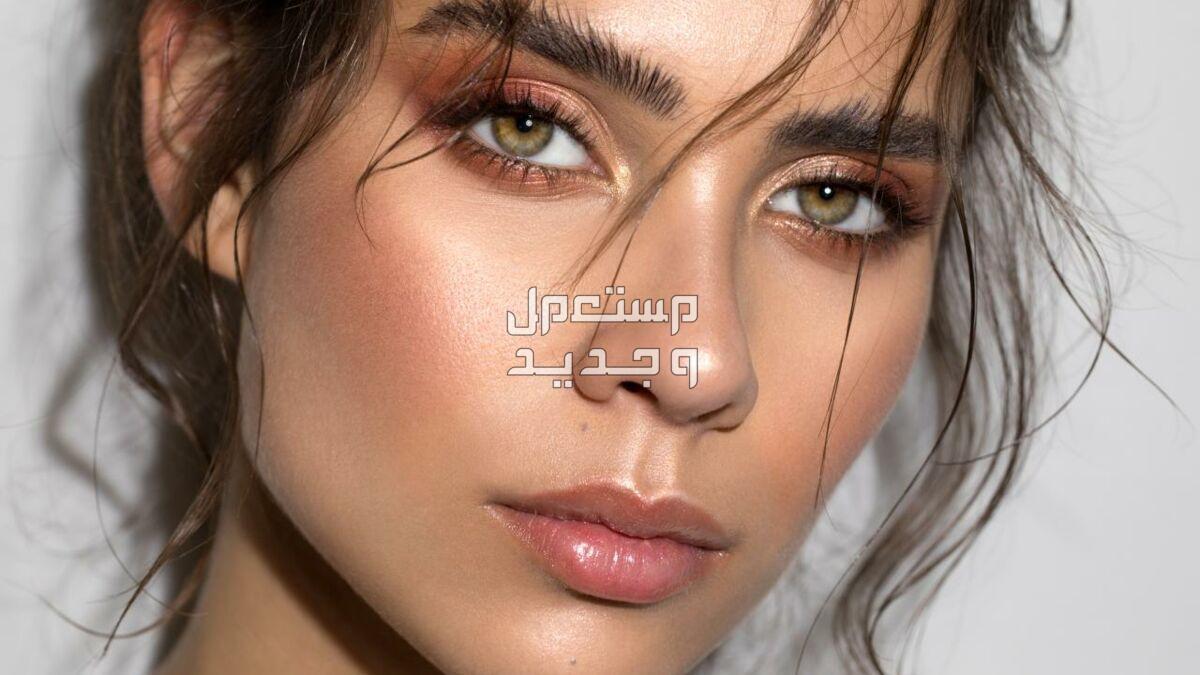 خطوات الحصول على مكياج لامع مكياج لامع
