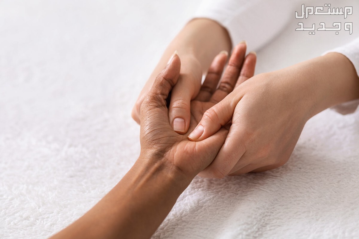 تدليك اليد العلاجي بين الفوائد والتحذيرات والخطوات بالتفصيل تدليك باطن اليد باستخدام الابهام