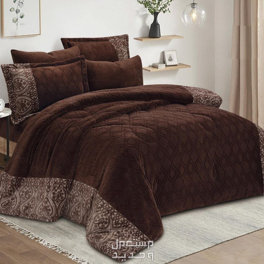 بالصور.. أفضل أنواع مفارش السرير لنوم عميق ومريح في السعودية مفرش سرير بني