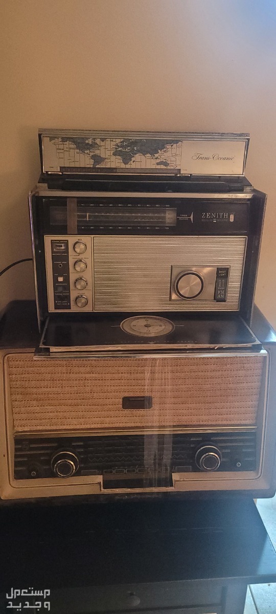 للبيع راديو قديم ونادر العدد اثنين نوعين