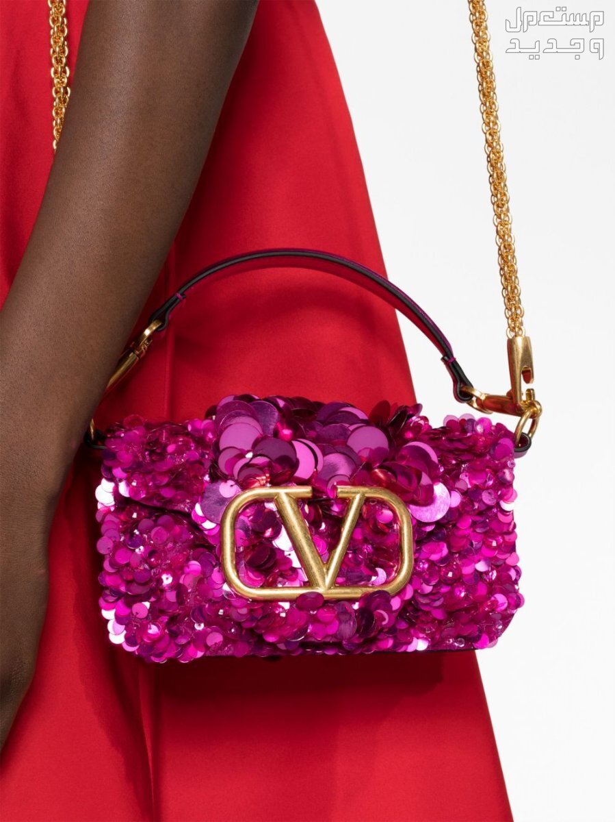 أفضل حقيبة لامعة من أشهر الماركات العالمية حقيبة لامعة من  valentine loco small sequined shoulder bag باللون الفوشيا