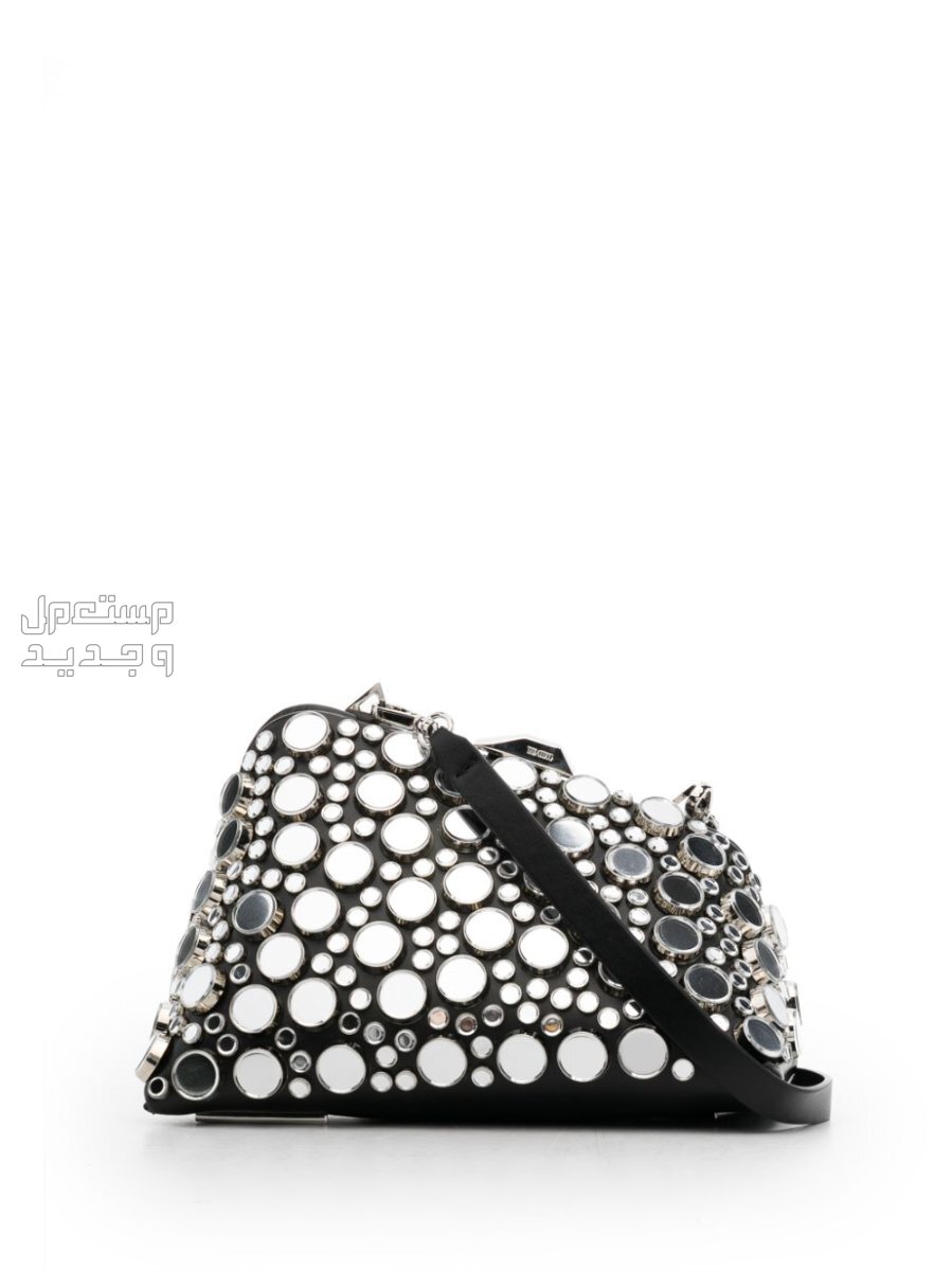 أفضل حقيبة لامعة من أشهر الماركات العالمية تفاصيل حقيبة لامعة من the attico midnight studded leather clutch