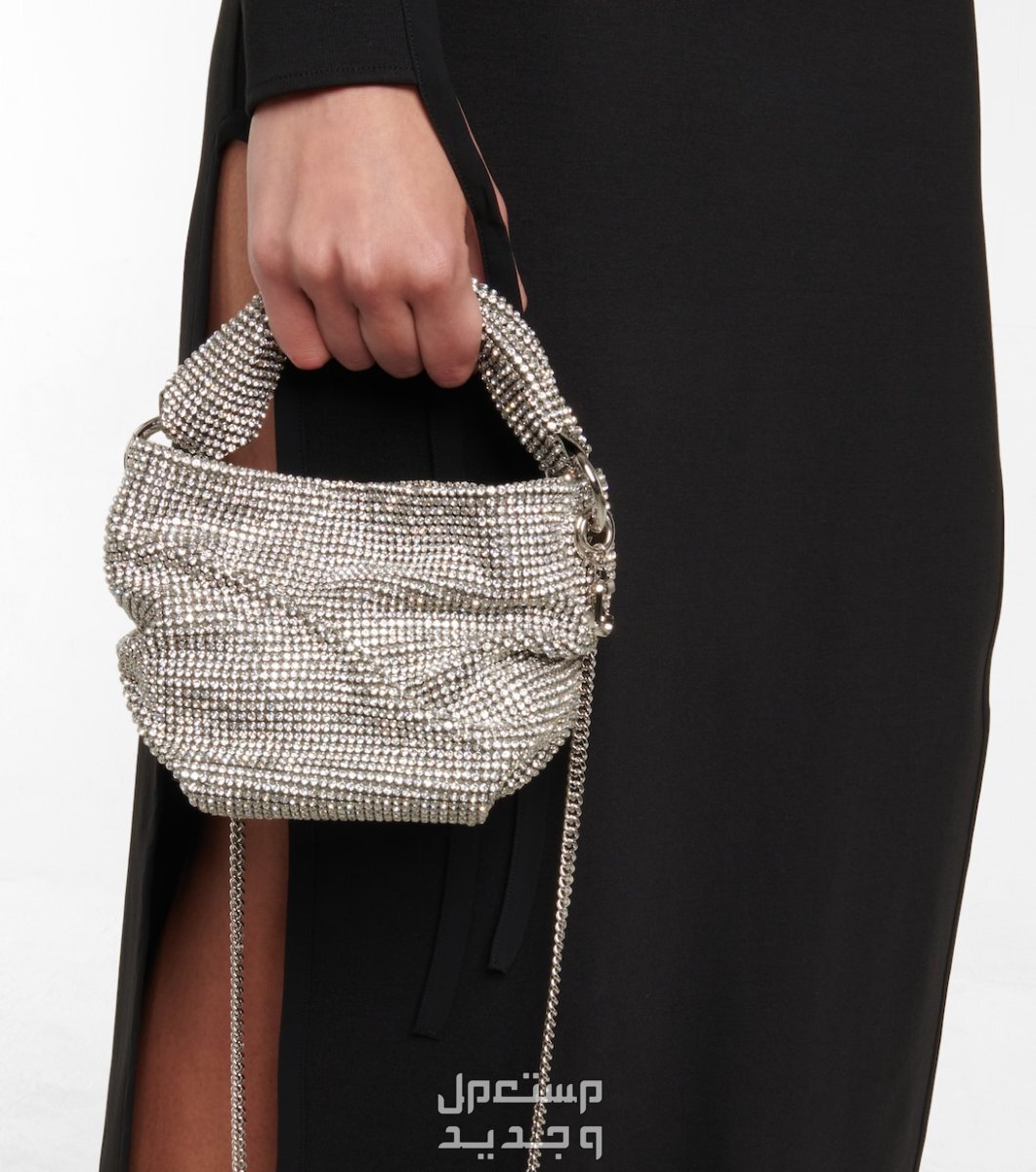 أفضل حقيبة لامعة من أشهر الماركات العالمية حقيبة لامعة من jimmy choo bonny crystal embellished tote bag باللون الفضي